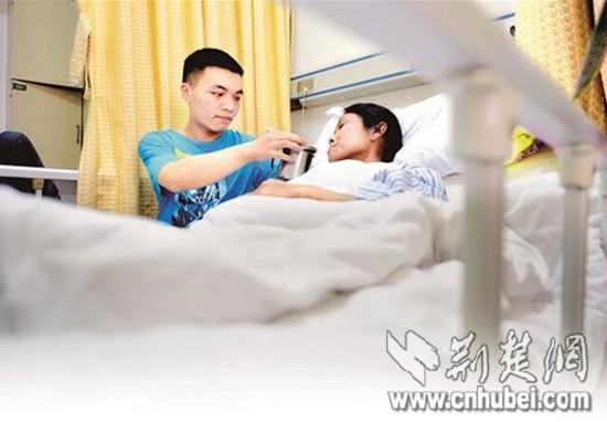 武漢22歲大學(xué)生割肝救母 稱只要媽媽在什么都值得
