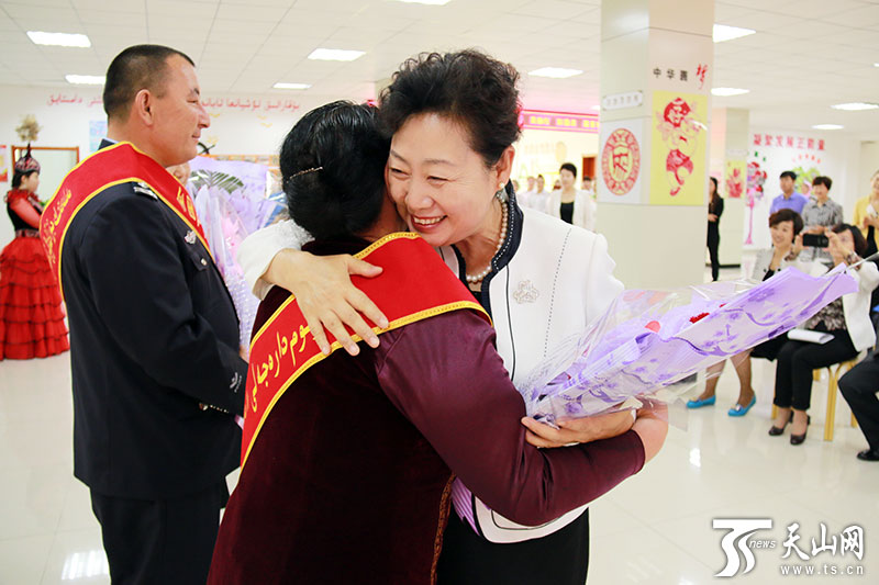 侯漢敏赴阿勒泰地區(qū)布爾津縣調(diào)研
