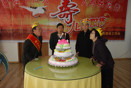 石河子大學(xué)舉行“慶重陽、祝大壽聯(lián)歡會(huì)”
