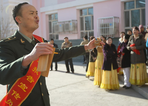 克拉瑪依：宣傳隊(duì)社區(qū)傳遞黨聲音