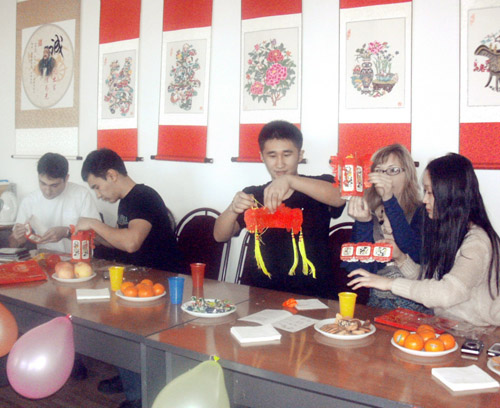 卡拉干達(dá)國立技術(shù)大學(xué)孔子學(xué)院舉辦“中國味兒”新年晚會(huì)