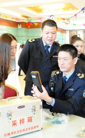 新疆克拉瑪依市白堿灘啟用食品快速檢測儀 確保春節餐桌安全