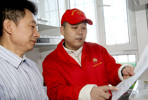 新疆克拉瑪依：志愿者便民服務零距離