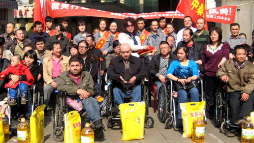 西部愛心公益社新疆站聯(lián)合愛心企業(yè)舉辦“感恩有你”主題公益活動(dòng)