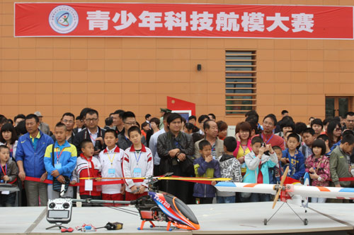 “創新 體驗 成長—中國夢 少年夢”——新疆維吾爾自治區青少年科技節開幕