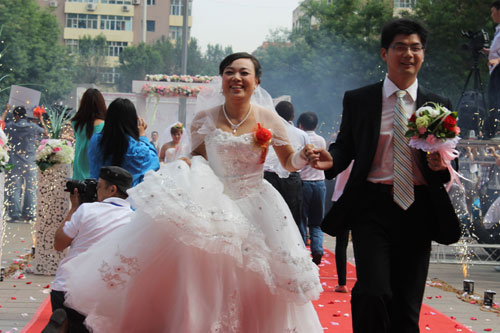 “青春夢·兵團情”西部計劃10周年大學生志愿者集體婚禮今日舉行
