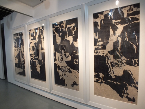 新疆首個(gè)“當(dāng)代美術(shù)館”開館迎來首展