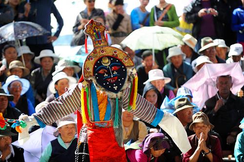 拉薩雪頓節(jié)進行非物質(zhì)文化遺產(chǎn)展示展演活動