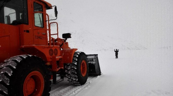 因暴雪斷通的新藏公路恢復暢通