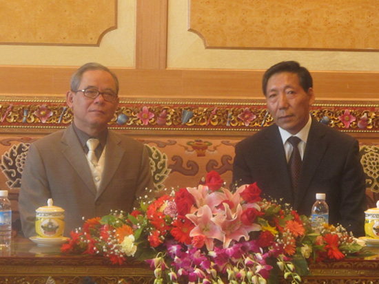 西藏自治區(qū)黨委常委、自治區(qū)政協(xié)副主席巴桑頓珠會見越南祖國陣線中央委員會副主席陳黃探一行