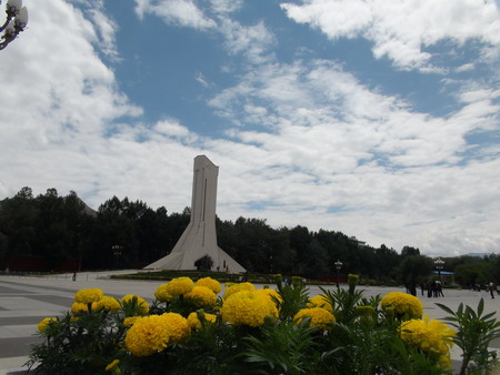 布達(dá)拉宮廣場(chǎng)換新裝 喜迎建黨90周年(組圖)