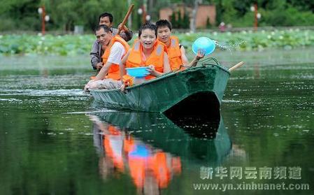 云南:湖光山色美 人在畫中游
