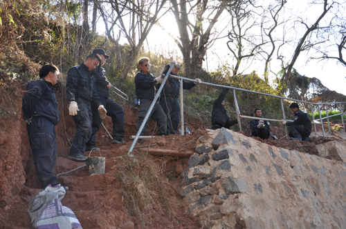 心系群眾修建愛民路 警民共建話和諧春運