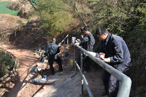 心系群眾修建愛民路 警民共建話和諧春運