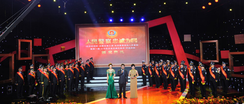 云南省公安機(jī)關(guān)評(píng)選出“百姓最喜愛(ài)的十大人民警察”和“十大愛(ài)民模范集體”