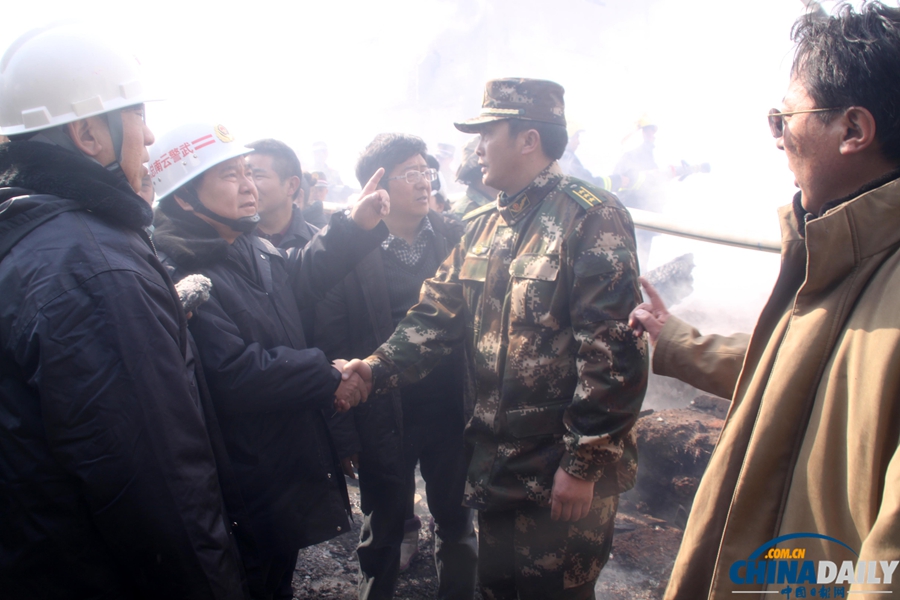 香格里拉獨克宗古城災后一片廢墟 駐地警民緊張投入災后清理工作
