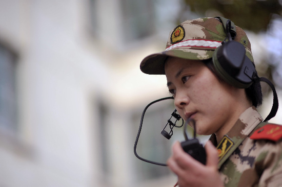 讓指尖“跳舞”的女兵(組圖) ——武警云南總隊司令部通信站有線中隊女兵影像