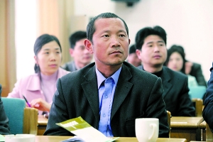 公務(wù)員試點(diǎn)招錄農(nóng)民工 高學(xué)歷門檻令其淪為傳說(shuō)