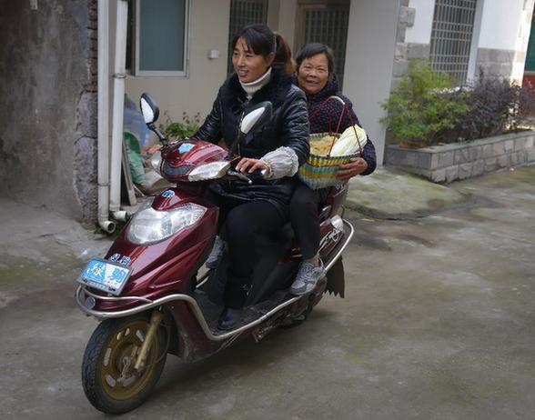 仙居慈孝志愿者 關(guān)愛(ài)空巢老人