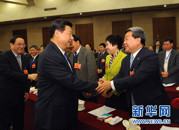習(xí)近平看望出席全國政協(xié)十二屆一次會議科協(xié)、科技界委員并參加聯(lián)組討論