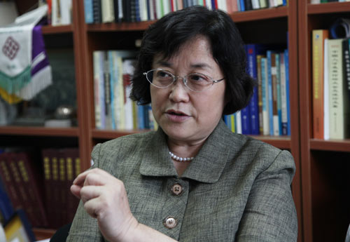 Should Chinese people retire later? - Guest profile - 中國人是否應(yīng)該晚退休？- 嘉賓介紹