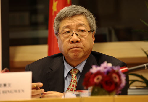 Should Chinese people retire later? - Guest profile - 中國人是否應(yīng)該晚退休？- 嘉賓介紹