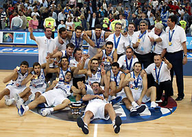 Greece players celebrate with trophy after winning final match of the European basketball championship in Belgrade, Serbia & Montenegro September 25, 2005. Greece beat Germany 78-62 on Sunday to win their second European championship title.
