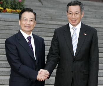 Singapore Prime Minister Lee Hsien Loong said he believes that China's development is a major plus for Asia, that world would benefit not just economically but also in international affairs.