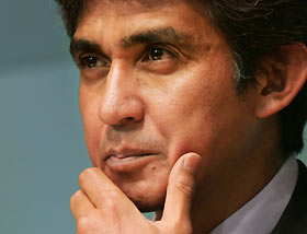 Former Formula One driver Aguri Suzuki speaks to reporters at Honda Motor Co headquarters in Tokyo November 1, 2005, announcing that his Japanese team powered by Honda engines has applied to join Formula One from next year. Suzuki's "Super Aguri Formula One" team would become the 11th team on the starting grid if aproved by the sport's ruling International Automobile Federation (FIA).