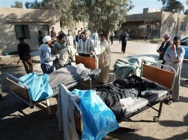 A suicide bomber blew up his car outside a hospital south of Baghdad on Thursday while U.S. troops handed out candy and food to children, killing 30 people and wounding about 40, including four Americans.
