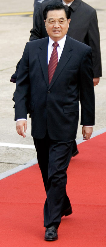 Hu arrives in Britain, starts three-day state visit