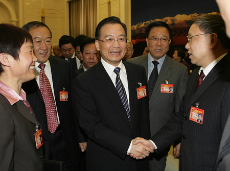 Top leaders join delegations in discussion
