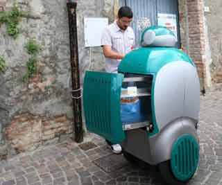Robot comes to pick up rubbish<BR>機器人上門取垃圾(圖)
