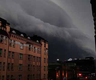 Finland hit by freak wind<BR>芬蘭上演'世界末日'(圖)