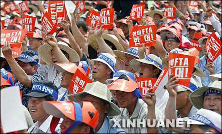 韓農民抗議進口美國牛肉