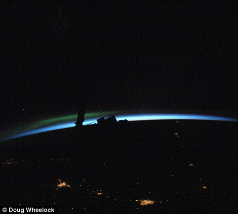 國際空間站發布地球夜景照 名城燈火賽繁星