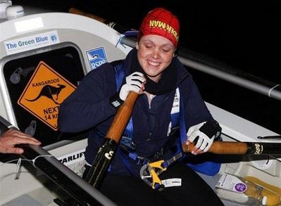 英國少女挑戰單人劃船橫渡印度洋 百日行3000海里