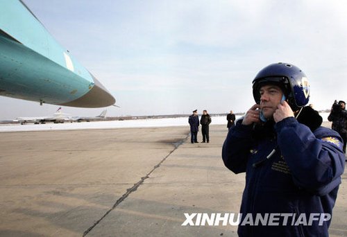 組圖：俄總統駕駛最新型蘇-34轟炸機飛行半小時