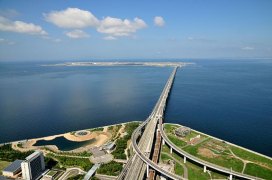 12座最獨特機場:曼谷機場跑道間建高爾夫球場