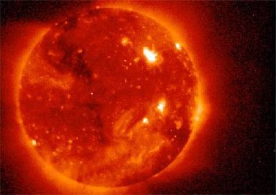 “太陽風(fēng)暴”今日抵達地球 會產(chǎn)生強烈極光