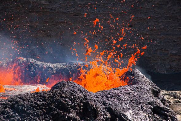 探訪非洲地獄般沙漠：火山毒氣硫磺湖泊俱全
