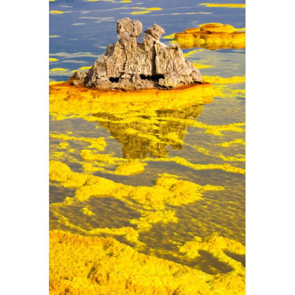 探訪非洲地獄般沙漠：火山毒氣硫磺湖泊俱全