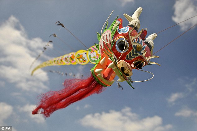 世界最大風(fēng)箏亮相2011國際風(fēng)箏節(jié) 擁有魔鬼魚外形