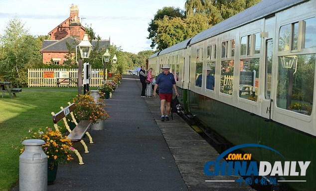 英國(guó)夫婦將舊車廂改造成旅館 有廚房和中央供暖
