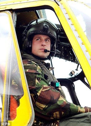 英國(guó)威廉王子顯身手 駕直升機(jī)參與失事貨輪救援