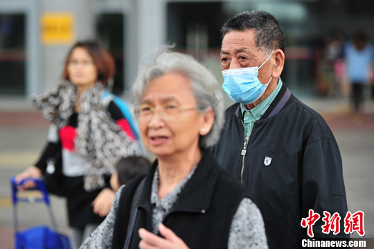 深港防控禽流感H7N9疫情 部分游客戴口罩(圖)