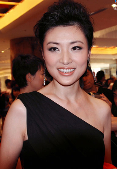 嫁豪門(mén)的央視女主播大pk 張蕾青春靚麗