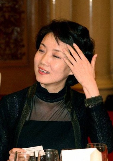 嫁豪門的央視女主播大pk 張蕾青春靚麗
