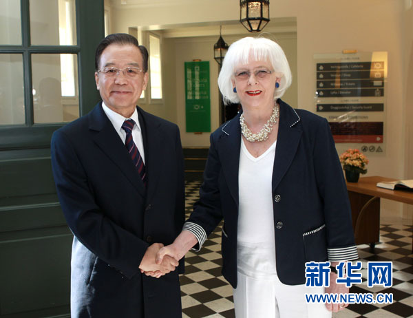 溫家寶與冰島總理西于爾扎多蒂會(huì)談