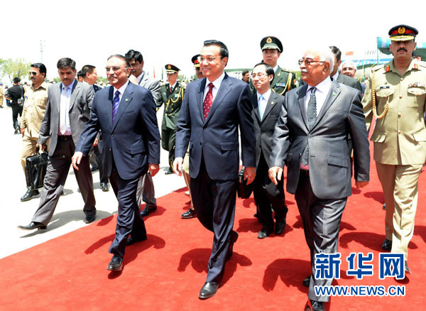 李克強(qiáng)抵達(dá)伊斯蘭堡對巴基斯坦進(jìn)行正式訪問